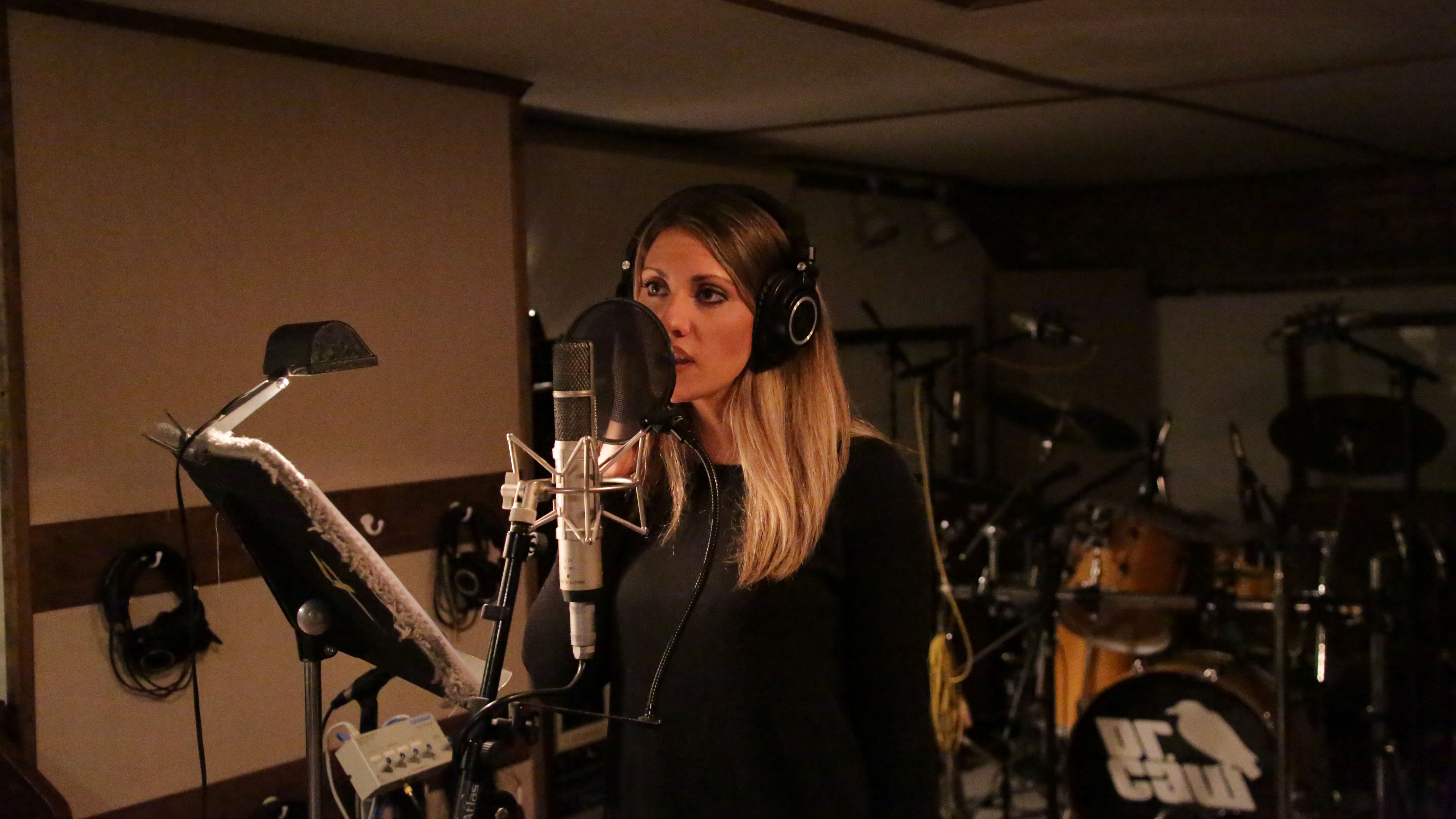 dina-bach-dr-caw-recording-photo-by-craig-williams