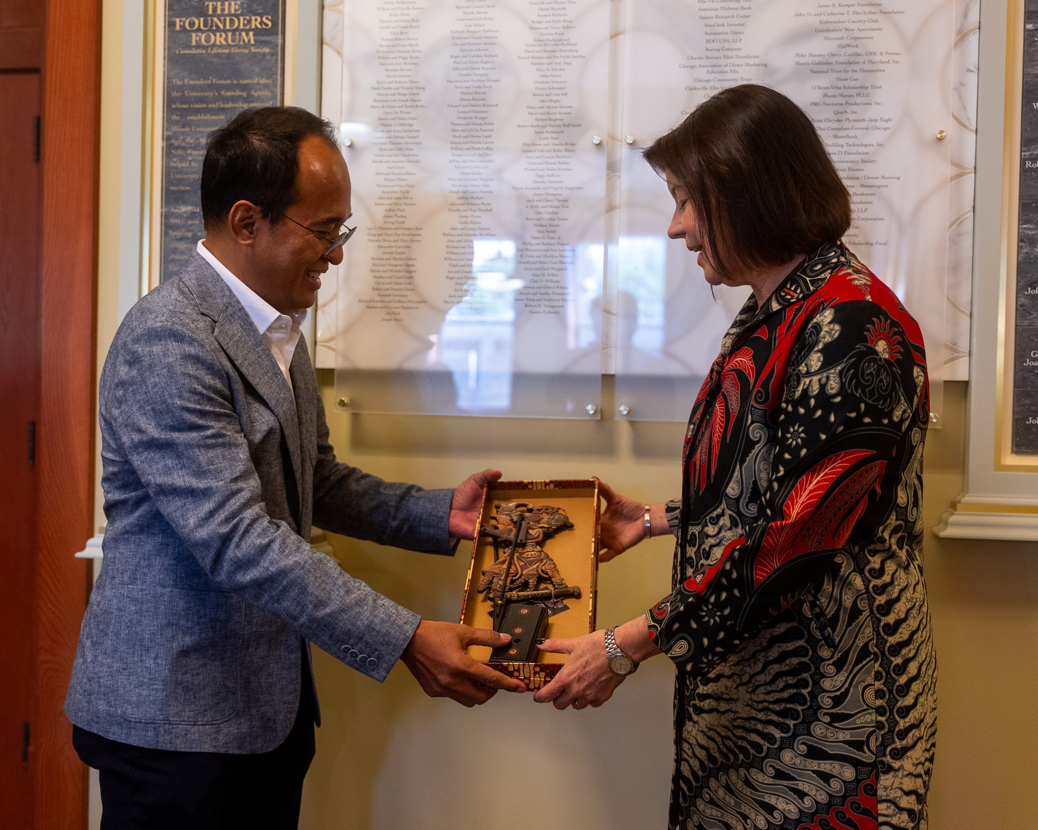 25_alum-donor-dr.-nicolaus-t.-harjanto-visit_0825_mmm_004